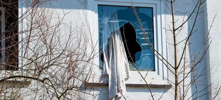 Storm Window Installation Contractors in Hollywood, FL